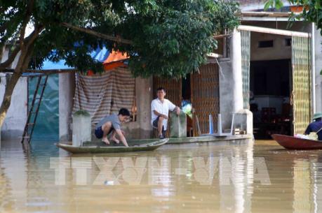 Hà Nội:  Hơn 100 nhà dân ở Bùi Xá vẫn ngập trong nước