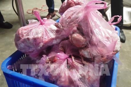 Bắt giữ vụ vận chuyển trái phép hơn 2 tấn hàng đông lạnh qua biên giới