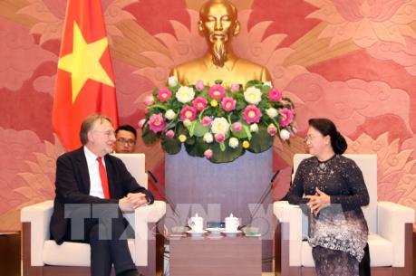 Chủ tịch Quốc hội tiếp Chủ tịch Ủy ban Thương mại Quốc tế Nghị viện châu Âu