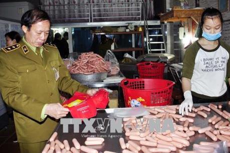 Xử phạt hàng trăm triệu với cơ sở vi phạm hành chính về an toàn thực phẩm
