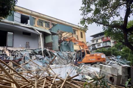 Chậm thu dọn phế thải sau cưỡng chế tại dự án mương cống hóa Phan Kế Bính