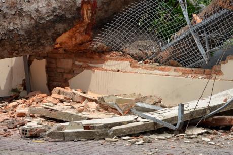 Thanh Hóa: Sập tường rào, 4 người thương vong