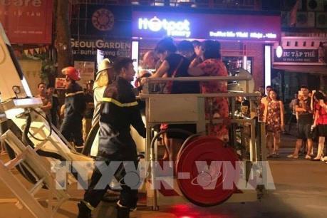 Hà Nội: Giải cứu 5 người mắc kẹt trong vụ hỏa hoạn tại 31 Trần Hưng Đạo