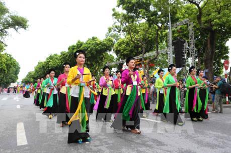 Tưng bừng Lễ hội “Tinh hoa Hà Nội – Hội tụ và tỏa sáng” tại Phố đi bộ hồ Hoàn Kiếm