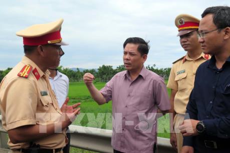 Vụ tai nạn nghiêm trọng ở Quảng Nam: Bộ trưởng Bộ GTVT kiểm tra thực tế tại hiện trường