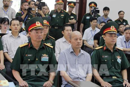 Xét xử sơ thẩm bị cáo Đinh Ngọc Hệ cùng đồng phạm : Xét hỏi các bị cáo tại tòa