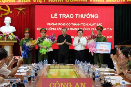 Thưởng nóng đơn vị bắt vụ vận chuyển ma túy lớn tại Hải Dương