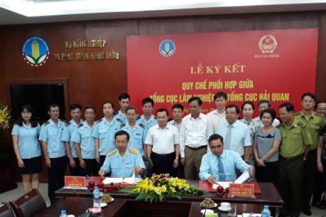 Ký kết quy chế phối hợp trong quản lý xuất, nhập khẩu lâm sản