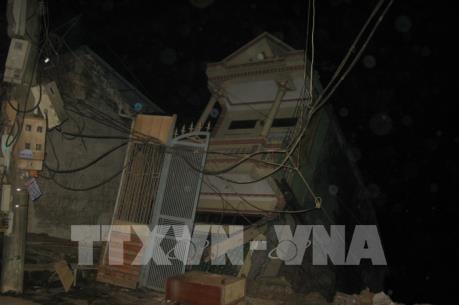 Sạt lở làm 4 nhà dân trôi hoàn toàn xuống sông Đà