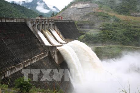 Sau 2 ngày xả lũ, lượng nước đổ về Thủy điện Bản Vẽ vẫn tăng cao