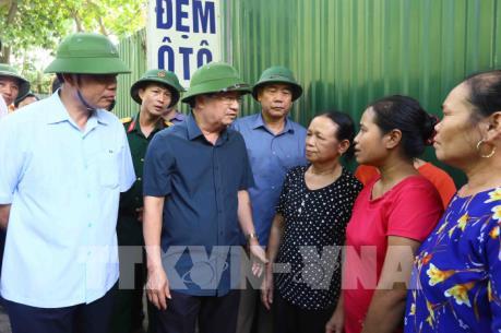 Phó Thủ tướng chỉ đạo khắc phục sạt lở nghiêm trọng tại tỉnh Hòa Bình