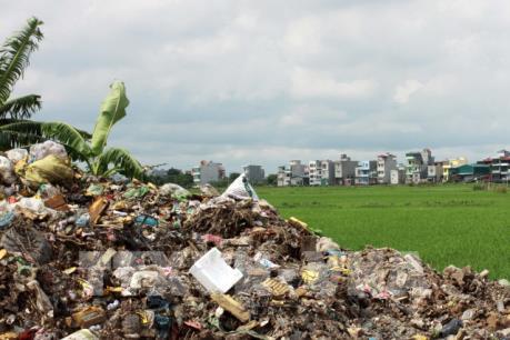 Lò đốt rác “đắp chiếu”, người dân phải sống chung với ô nhiễm