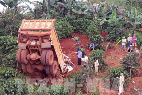 Đắk Nông: Xe ben lao xuống vực sâu, tài xế tử vong