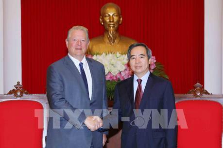 Trưởng ban Kinh tế Trung ương Nguyễn Văn Bình tiếp cựu Phó Tổng Thống Hoa Kỳ Al Gore