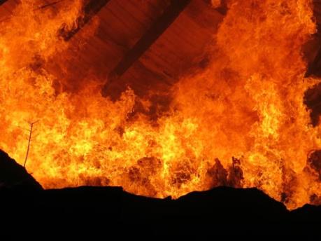 Bình Dương: Kịp thời khống chế một vụ cháy kho hàng ở thị xã Thuận An