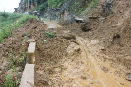 Mưa lũ gây sạt lở tại Lâm Đồng gây thiệt hại ước tính hàng tỉ đồng