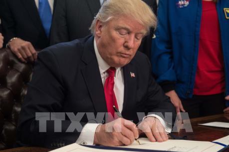 Tổng thống Mỹ ký sắc lệnh tái áp đặt các biện pháp trừng phạt Iran