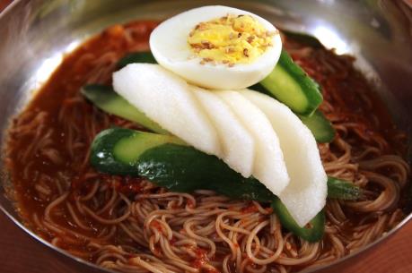 Giá mỳ lạnh naengmyeon tại Hàn Quốc tăng gần 10%