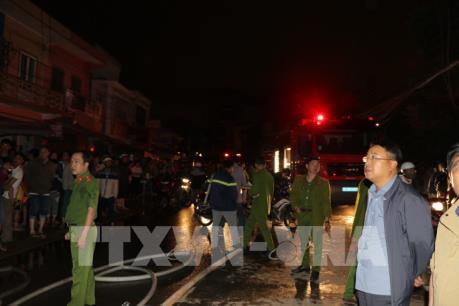 Đà Lạt: Lửa bùng phát làm cháy rụi hai căn nhà gần ga tàu du lịch