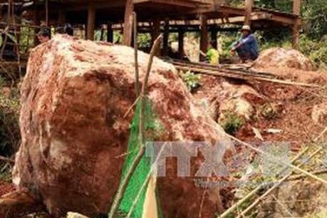 Người dân Pa Xa Xá ngày ngày phấp phỏng lo sợ đá lăn và sạt lở đất