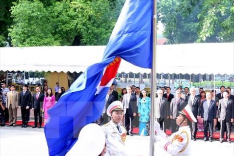 Lễ thượng cờ ASEAN nhân kỷ niệm 51 năm Ngày thành lập Hiệp hội