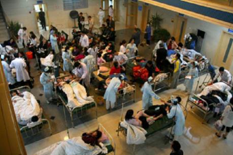 Nghi ngộ độc, 250 học sinh nhập viện, 1 bé gái 12 tuổi tử vong