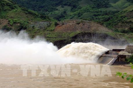 Đã đóng 1 cửa xả đáy hồ Sơn La vào 18h tối nay