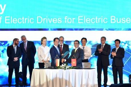 VinFast và Siemens Việt Nam ký hợp đồng sản xuất xe buýt điện