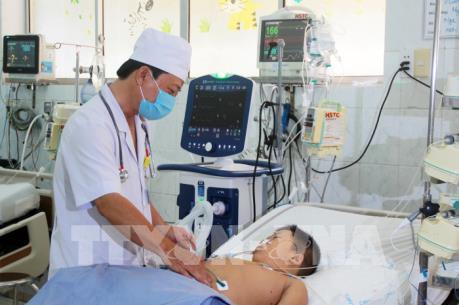 Ăn bún mọc bị hóc, bé trai 6 tuổi phải nhập viện