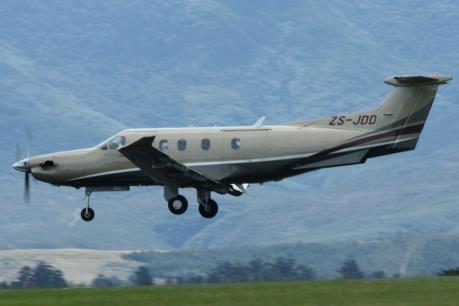 Tìm kiếm máy bay chở 9 người mất tích tại vùng núi Đông Indonesia