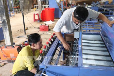 Chuyện về người sáng chế máy se chỉ xơ dừa độc nhất xứ dừa