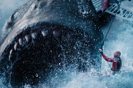 Top 10 phim ăn khách: Cá mập khổng lồ "nuốt chửng" Mission: Impossible