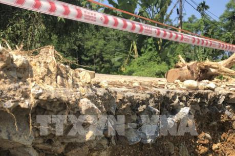 15m đường tỉnh lộ bị sạt lở không có biển cảnh báo nguy hiểm