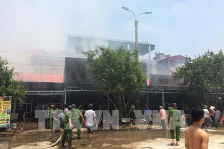 Cháy chợ ở Nga Sơn, Thanh Hóa, nhiều ki ốt bị thiêu rụi
