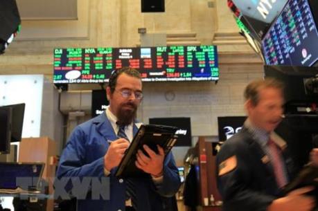 Đồng lira xuống thấp kỷ lục gây áp lực lên chứng khoán Âu - Mỹ