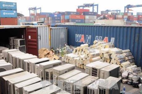 Tạm ngừng kinh doanh tạm nhập tái xuất đối với một số loại phế liệu