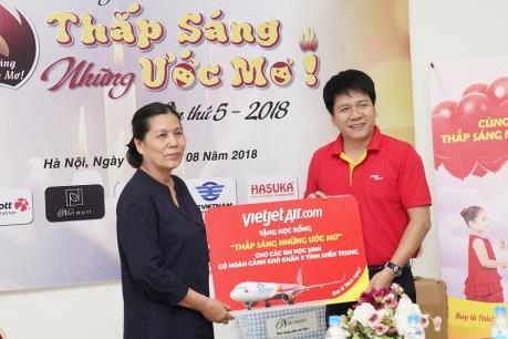 Vietjet Air thắp sáng ước mơ cho trẻ em có hoàn cảnh khó khăn