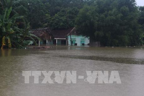 Gần 600 hộ dân của xã Tân Phúc tạm thời bị cô lập do nước lũ