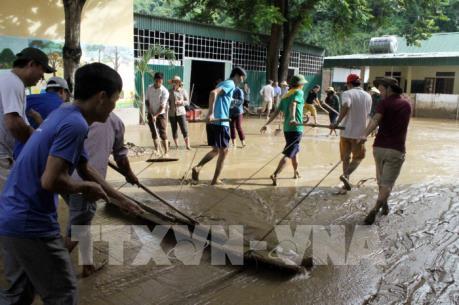 Nghệ An: Nước rút, nhiều nơi tại Kỳ Sơn bùn đất loãng dày đến 0,5m