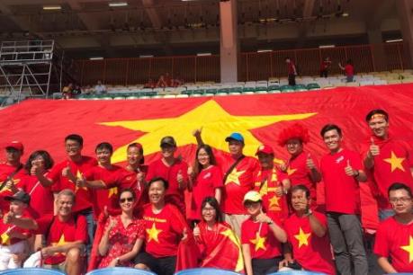 Olympic Việt Nam - Olympic Nhật Bản: Cổ động viên Việt Nam đông kỷ lục