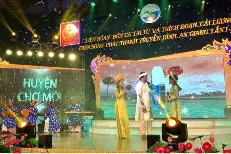  Đội đờn ca tài tử Chợ Mới đoạt giải Đờn Kìm Vàng