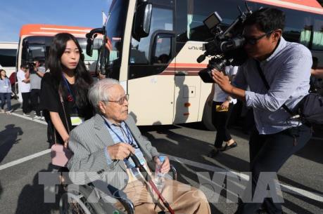 Hình ảnh đầu tiên đoàn tụ các gia đình ly tán trong Chiến tranh Triều Tiên