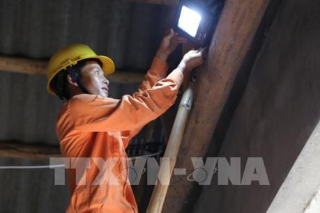 Điện lực Sơn La cấp điện ổn định trở lại sau sự cố đổ cột điện