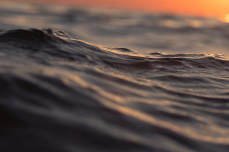 Du khách Anh được cứu sống sau một đêm lênh đênh trên biển