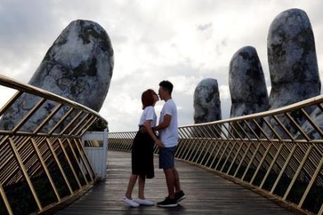 Cầu Vàng, “cú ăn may” hay điển hình nữa của “làm du lịch kiểu Đà Nẵng”?