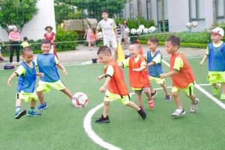 Xuất hiện trào lưu học đá bóng kết hợp với kỹ năng sống kiểu Nhật ở Hà Nội