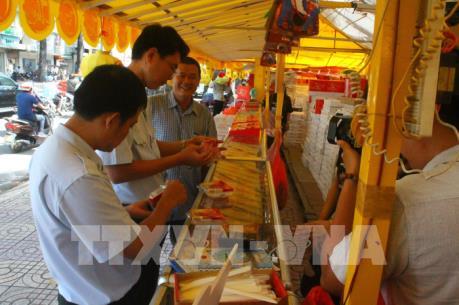 Tp Hồ Chí Minh kiểm tra đột xuất một số điểm bán bánh Trung thu