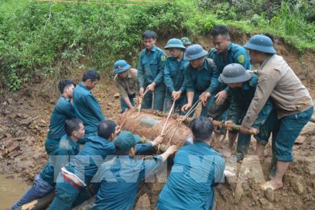 Vận chuyển và hủy nổ quả bom Mỹ nặng 350 kg