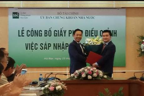 Trao Giấy phép hoạt động cho SHS sau sáp nhập với SHBS