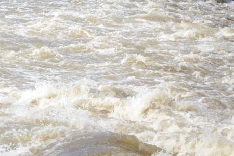 Vận hành xả lũ đầu nguồn tại hai đập Tha La và Trà Sư (An Giang)